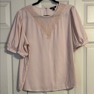 EXPRESS Size X-Large Pink Blush Blouse Lace Crewneck Bubble Sleeves Keyhole